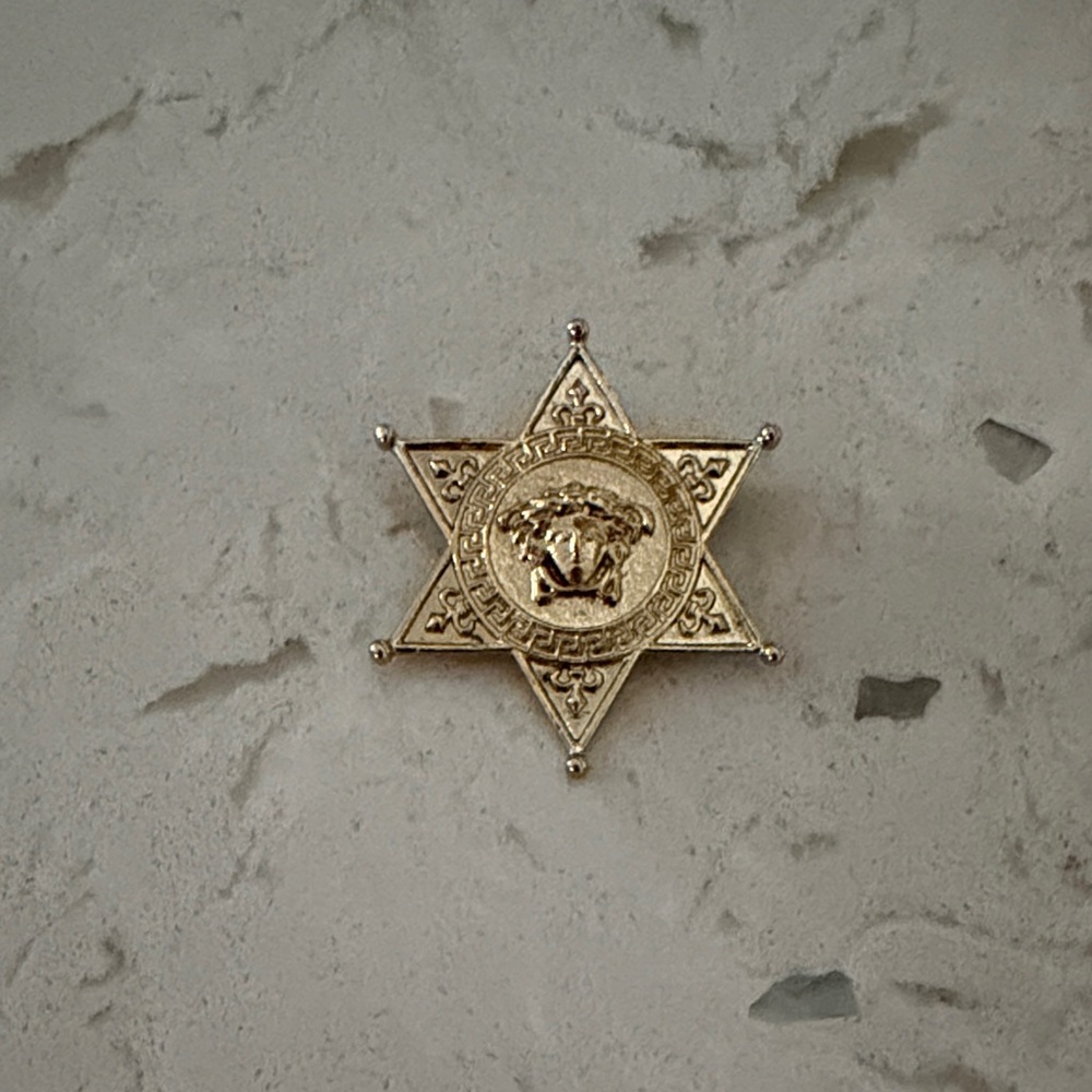 Gold Star Medusa head Medallion Brooch - Gold Tone